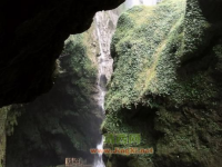 湖润镇古龙山峡谷群漂流景区