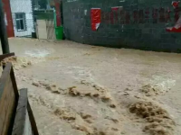 隆林县隆或大雨后的“水灾”，差点人都被冲走了