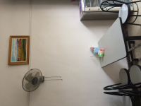 不知店主上哪弄来几张油画，进去吃个早餐还能欣赏美妙的作品，感.