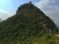 登凤凰山观靖西城--登高壮观天地间，城宇茫茫水如蓝。