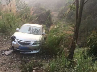 百色一男子在“神仙”为其指路，结果掉山崖