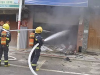 电器线路短路引发火灾，一店铺烧成恢