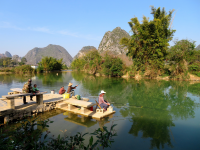 天蓝水静，靖西旧州冬景。