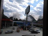 麒麟山建材市场后面山体发生剧烈爆炸