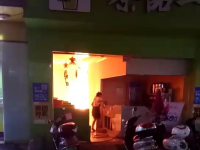 靖西主山街后街一店铺发生火灾