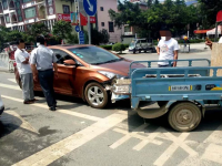 公路上要远离大货车，在靖西还要远离三轮车？值得一看的靖西三轮车交通事故