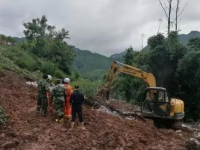 高楼突然倒塌、民房被掩埋、校园被泥石流冲击......广西人，请警惕暴雨！