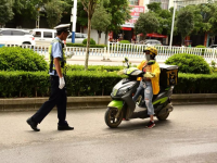 靖西外卖小妹，这回知错了吧？