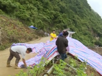 遭持续强降雨袭击那坡山体滑坡路基坍塌