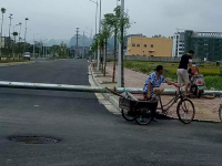 吉祥路惊现“跨栏”选手~