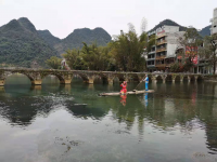 鹅泉河上划船对山歌