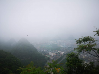 雨天登靖西凤凰山