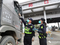 靖西：移民管理警察元旦坚守岗位护民安