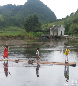 靖西鹅泉山美水美人更美，看美女为鹅泉着迷！