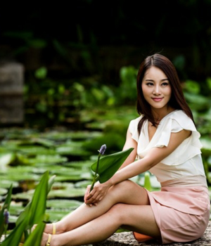 回眸一笑百媚生