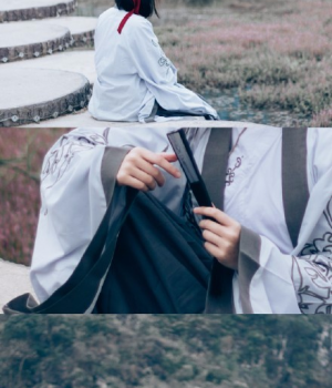 金水桥上古色古香的美人