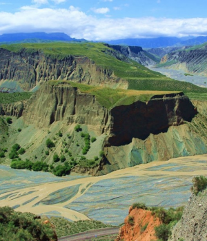 壮美的新疆沙湾安集海红山大峡谷风光