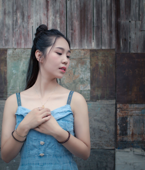 那条旧街，那条小巷，那间房屋，那个人