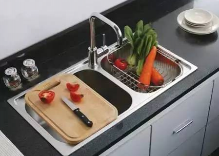 家装厨房中水槽该如何选择，不要上当了哦！