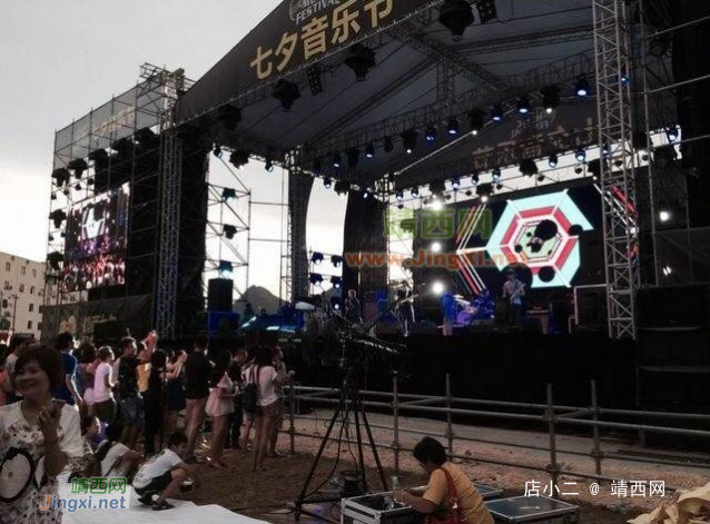 七夕音乐节现场，场外场内满满都是人 - 靖西网