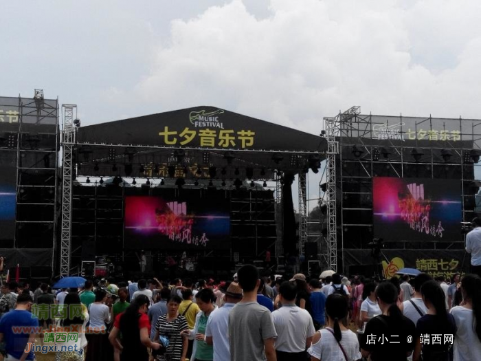 七夕音乐节现场，场外场内满满都是人 - 靖西网