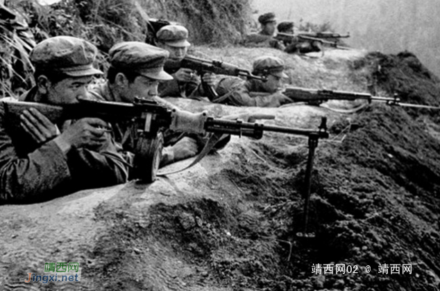 2015年3月22日，中国对越南自卫反击战参战老兵在靖西烈士陵园祭拜英列 - 靖西网