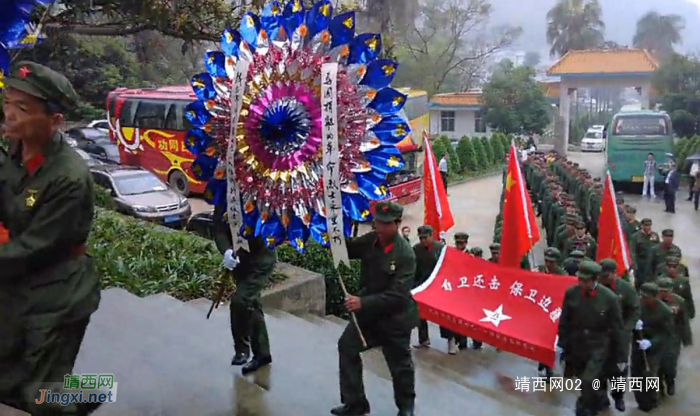 2015年3月22日，中国对越南自卫反击战参战老兵在靖西烈士陵园祭拜英列 - 靖西网