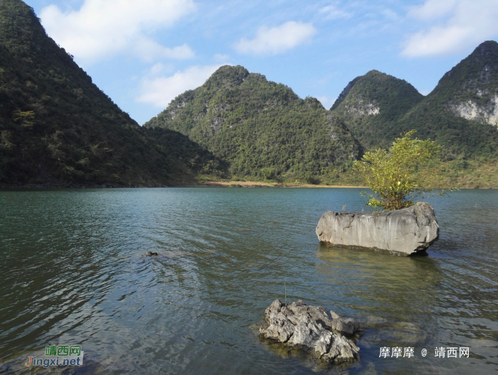 碧波荡漾，峰峦垂悬，靖西市和德保县共同的骄傲，念诺湖（念诺水库）风光。 - 靖西网