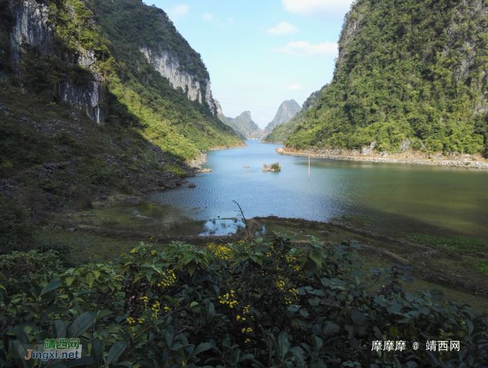 碧波荡漾，峰峦垂悬，靖西市和德保县共同的骄傲，念诺湖（念诺水库）风光。 - 靖西网