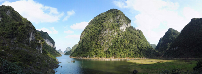 碧波荡漾，峰峦垂悬，靖西市和德保县共同的骄傲，念诺湖（念诺水库）风光。 - 靖西网