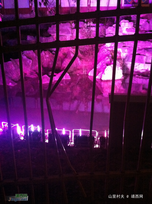 龙潭公园金泉围栏被破了个洞 - 靖西网