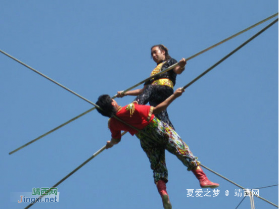 颠峰对决--重庆武隆天坑举行全球首例跑钢丝大赛[9P] - 靖西网