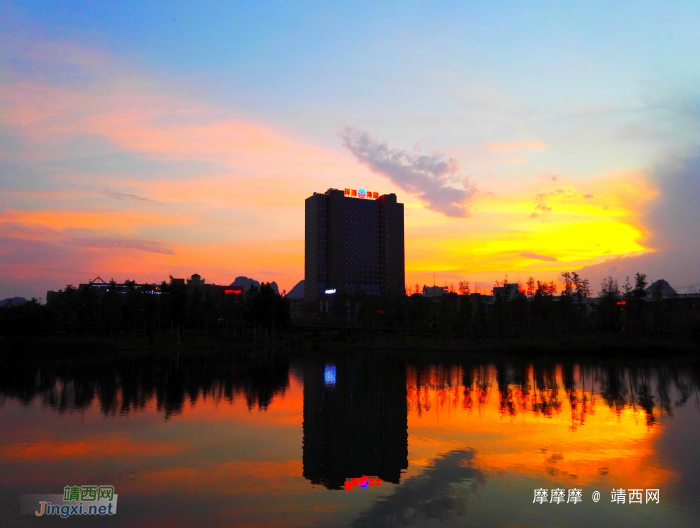 彩霞满天红似火，靖西市龙潭湿地公园日落美景。 - 靖西网