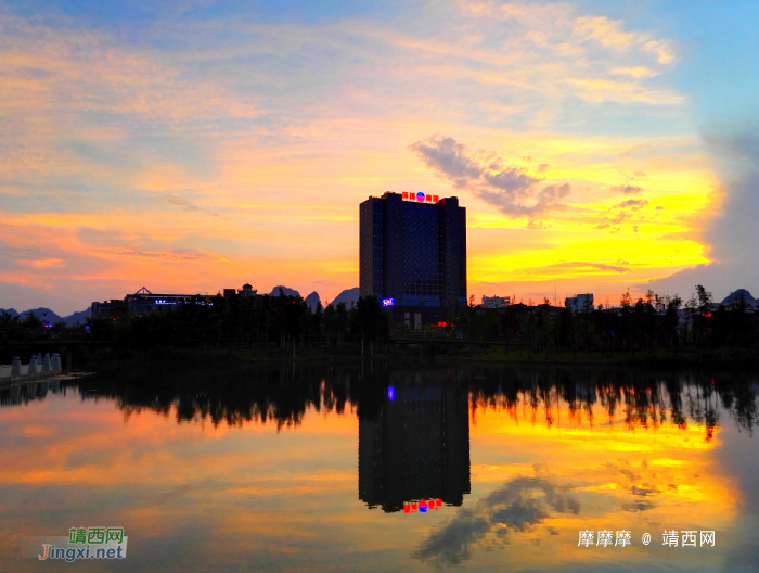 彩霞满天红似火，靖西市龙潭湿地公园日落美景。 - 靖西网