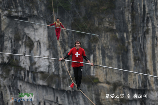 中外选手颠峰对决遇险 武隆天坑上演生死救援 - 靖西网