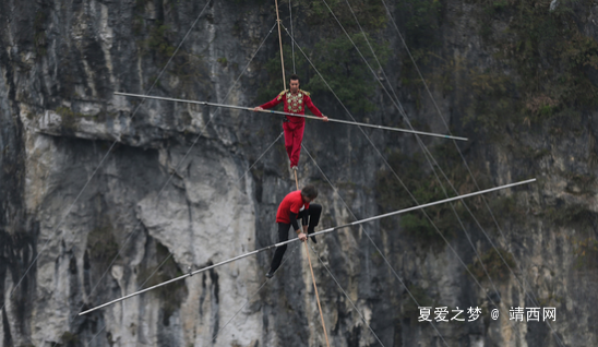 中外选手颠峰对决遇险 武隆天坑上演生死救援 - 靖西网