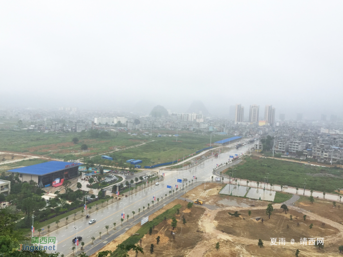 小城天空雾迷蒙，燕子翻飞细雨中。 - 靖西网