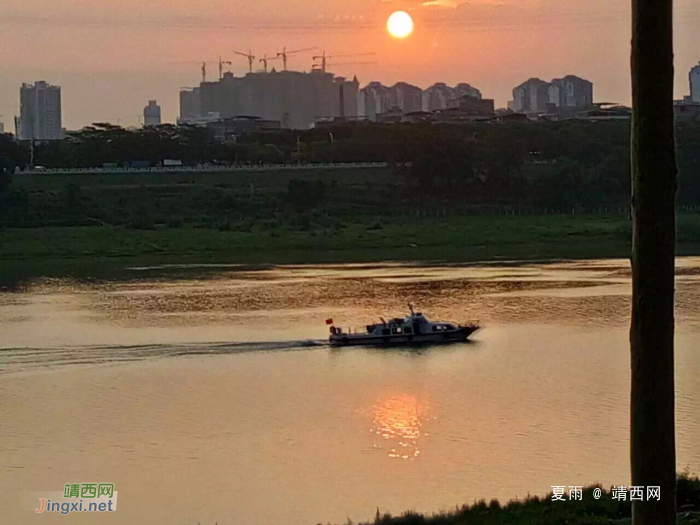 晚风吹岸叶，夕阳照孤舟。 - 靖西网