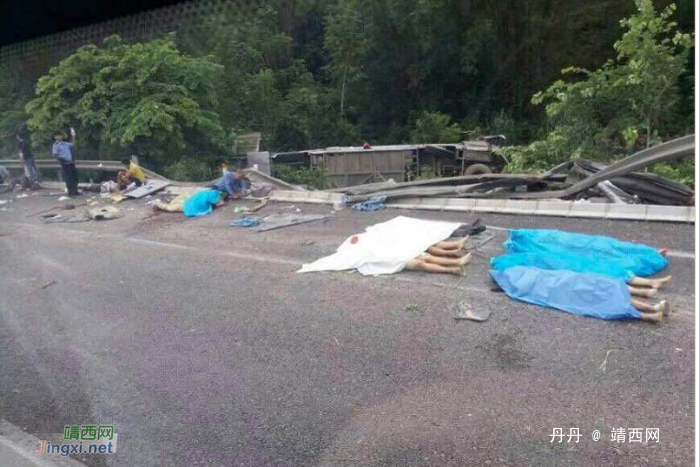 [视频]特大车祸：广昆高速那莫大桥路段大巴冲破防护栏飞出路边，已致10人死亡 - 靖西网