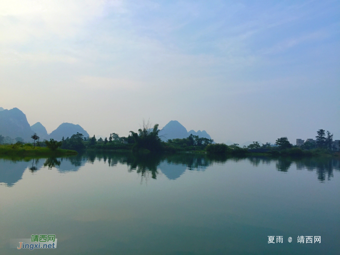 一湖碧水收夏暑，数点青山带秋岚。 - 靖西网