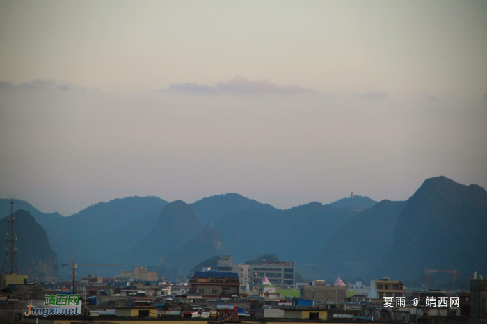 西峰复送夕阳去，小城又降夜幕来。 - 靖西网