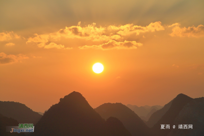 凤凰峰亭临晚风，送目远看夕阳红。 - 靖西网