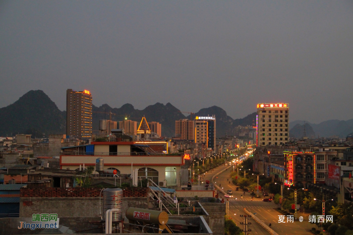 凤凰峰亭临晚风，送目远看夕阳红。 - 靖西网