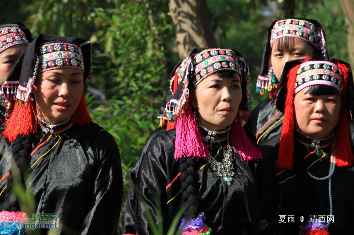 德保旅游节对山歌：壮族歌手在台上对，是一种表演形式。而瑶族歌. - 靖西网