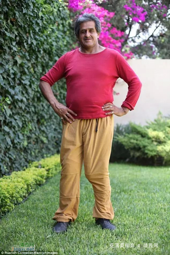 这哥们的丁丁长到已经无法正常啪啪了