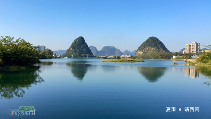 寻芳何须只名宛，龙潭湖畔不负你。风轻水前观鱼跃，幽静林下听鸟. - 靖西网