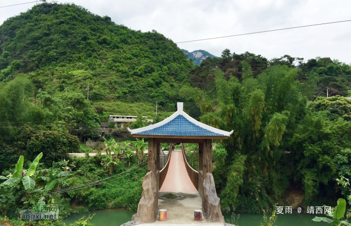 靖西湖润百雅屯铁索桥，山青水绿，郁郁葱葱，宜人春色，山村景致新。 - 靖西网