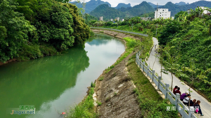 靖西湖润百雅屯铁索桥，山青水绿，郁郁葱葱，宜人春色，山村景致新。 - 靖西网