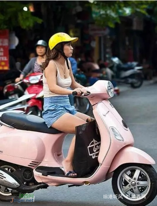 越南女孩都愿意坐在摩托车上笑，个个美丽 - 靖西网