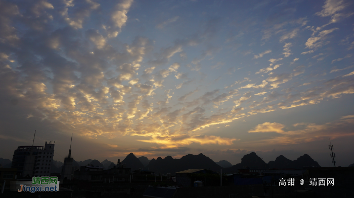 雨后早晨，红日初升，靖西市区上空金光灿烂、霞光万里。 - 靖西网